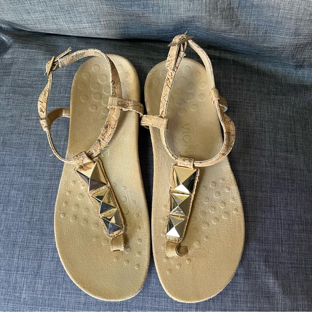 Vionic Nala T- Strap sandals SZ 6